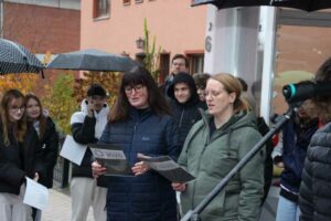 Den musikalischen Rahmen gaben H. Graupe und U. Happe im Rahmen der Gedenkfeier mit Stolperstein-Verlegung